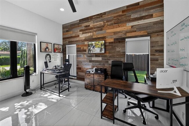 Building Photo - 2211 NE 43rd St