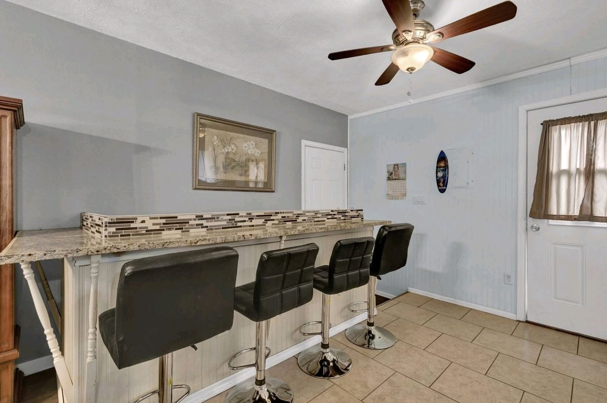 Building Photo - 341 Longfellow Dr