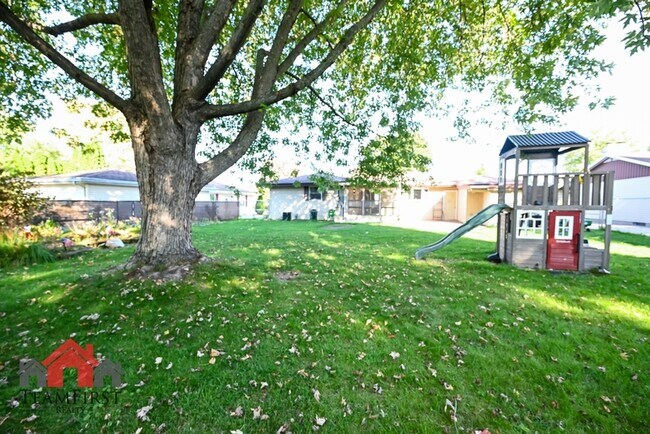 Building Photo - 2401 S Walden Ave