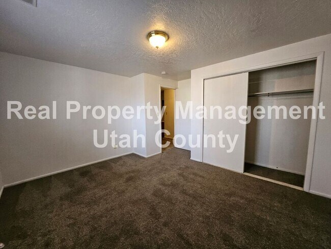 Building Photo - 1146 W 100 N