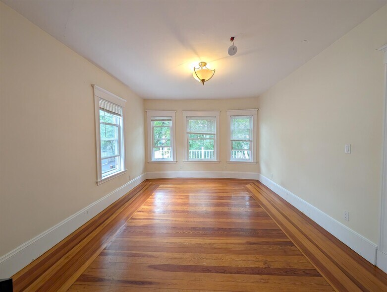 Building Photo - 41 Ossipee Rd