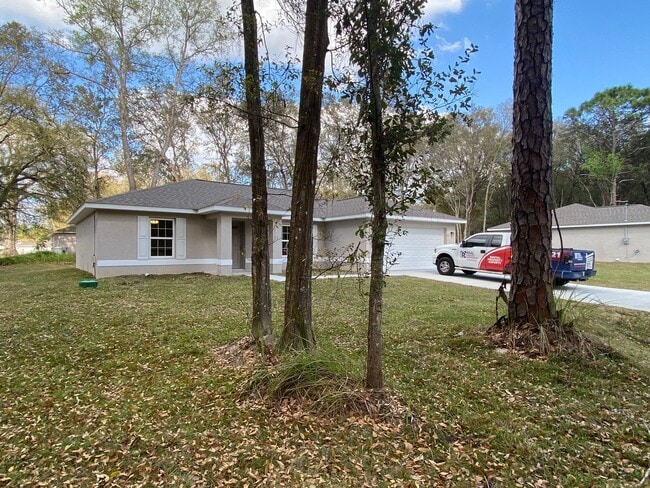 Building Photo - *** NOT AVAILABLE TO SHOW TILLL MID APRIL *** Custom Home - Desirable SE Ocala Neighborhood 3/2/2...