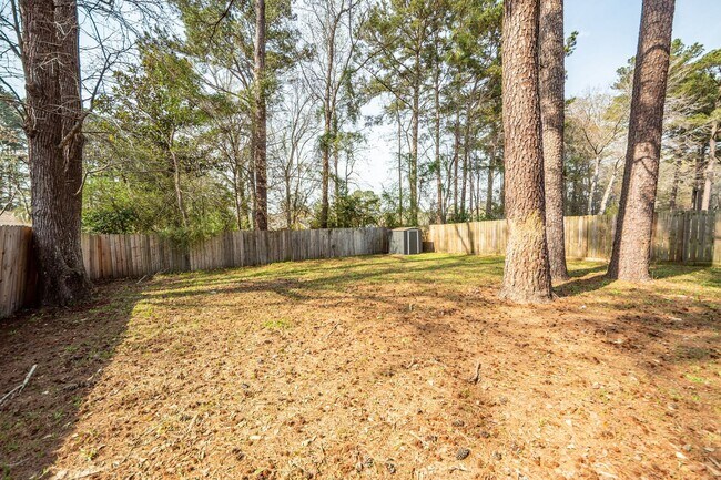 Building Photo - 3 Bedroom, 2 bathroom home in Moss Point - Ladson