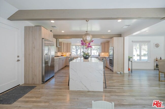 Building Photo - 2760 E Glenoaks Blvd