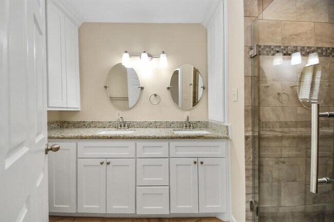 Building Photo - 5715 Braesvalley Dr