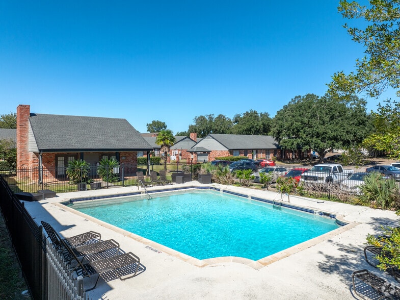 Pool - Lux Estate
