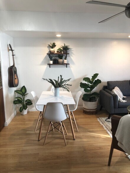 Building Photo - 5525 Bellevue Ave