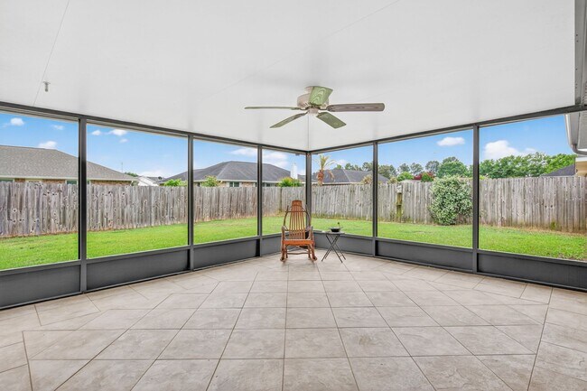 Building Photo - 4/2 with screened patio coming soon in Ashford Park!