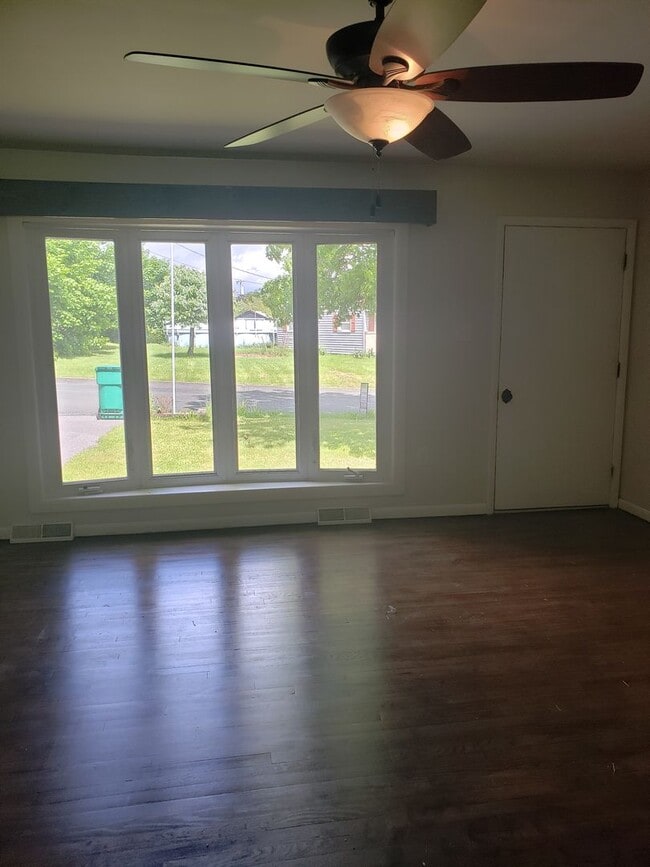 Building Photo - Beautiful Single Family Home