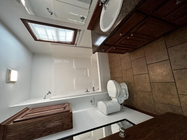 Building Photo - 822 15th St