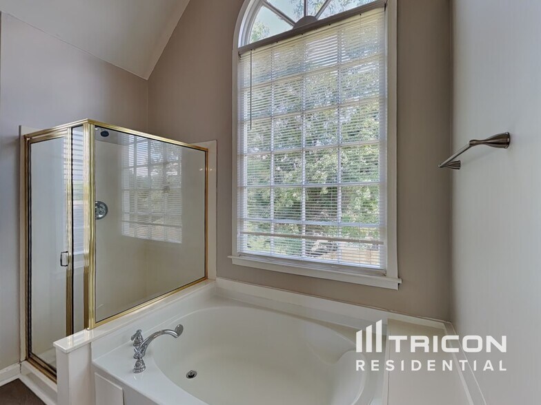 Building Photo - 5025 Cascade Overlook SW