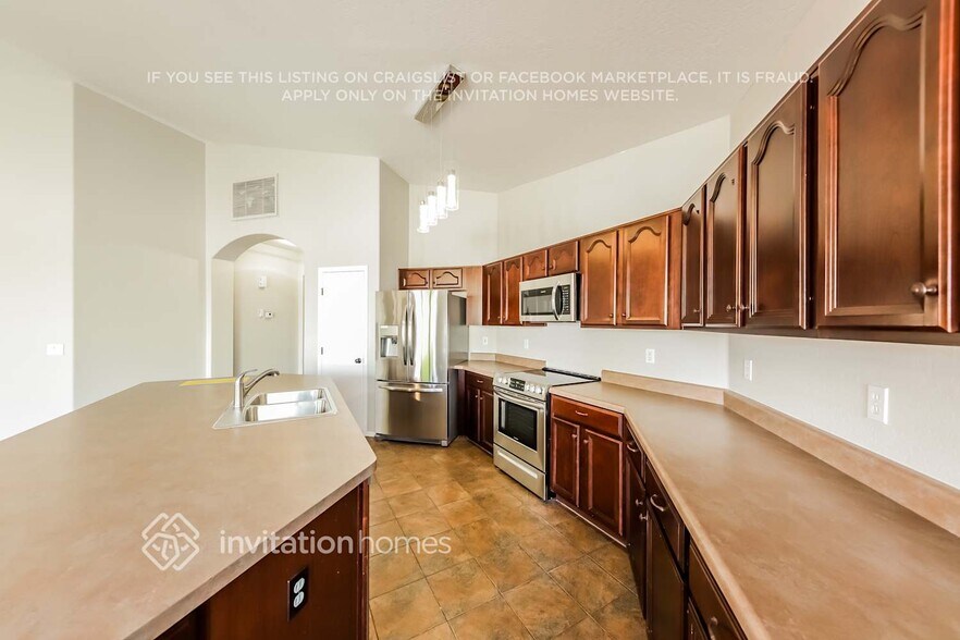 Building Photo - 15032 W Desert Mirage Dr