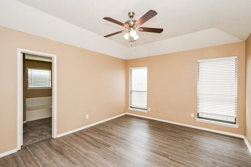 Building Photo - 829 Minuteman Dr