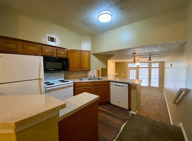 Building Photo - 9823 Summerwood Cir