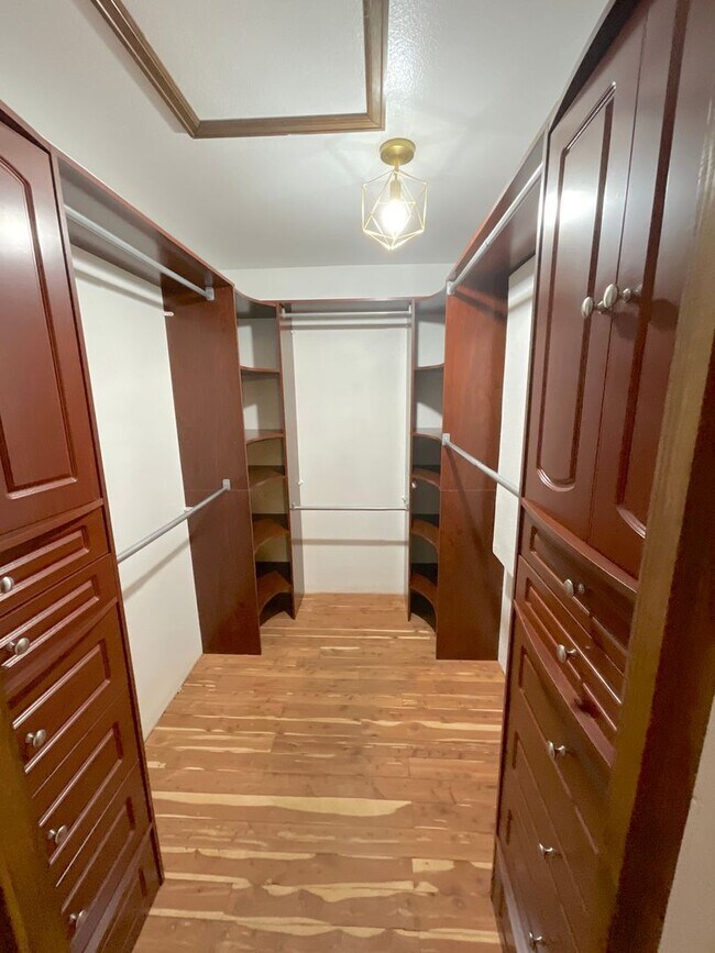Building Photo - 4 Bedroom Home Available Near S Academy Bl...