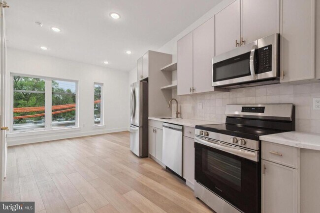 Building Photo - 367 W Hortter St