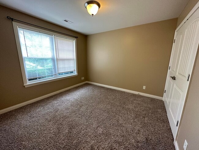 Building Photo - 11 St Augustine Dr