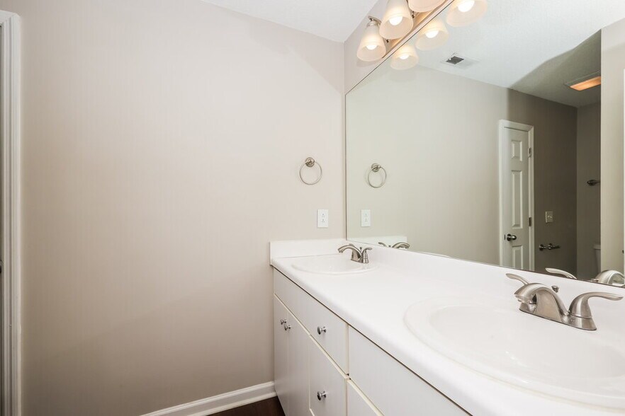 Building Photo - 5066 Cornelius Dr