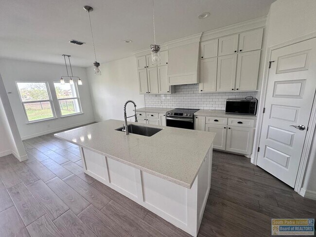 Building Photo - 113 Torrey Pines Dr