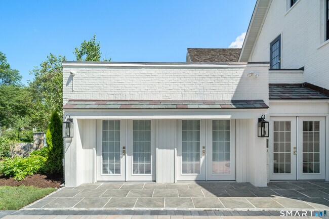 Building Photo - 22 Ocean Dr N