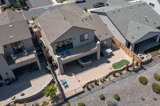 Building Photo - Beautiful Three Bedroom with Mountain V...