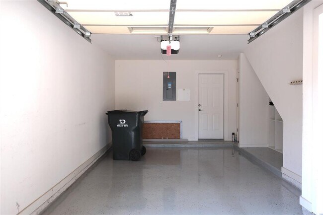 Building Photo - 13420 LYNDHURST St