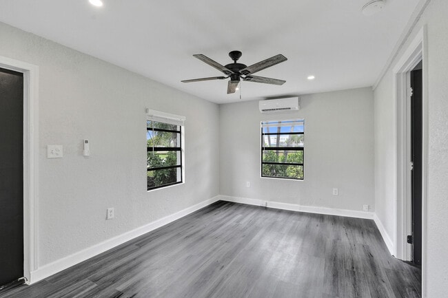 Building Photo - 234 NE 14th Ave