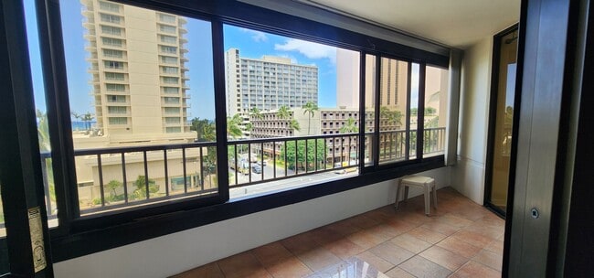 Building Photo - Newly renovated, conveniently located Discovery Bay Gem