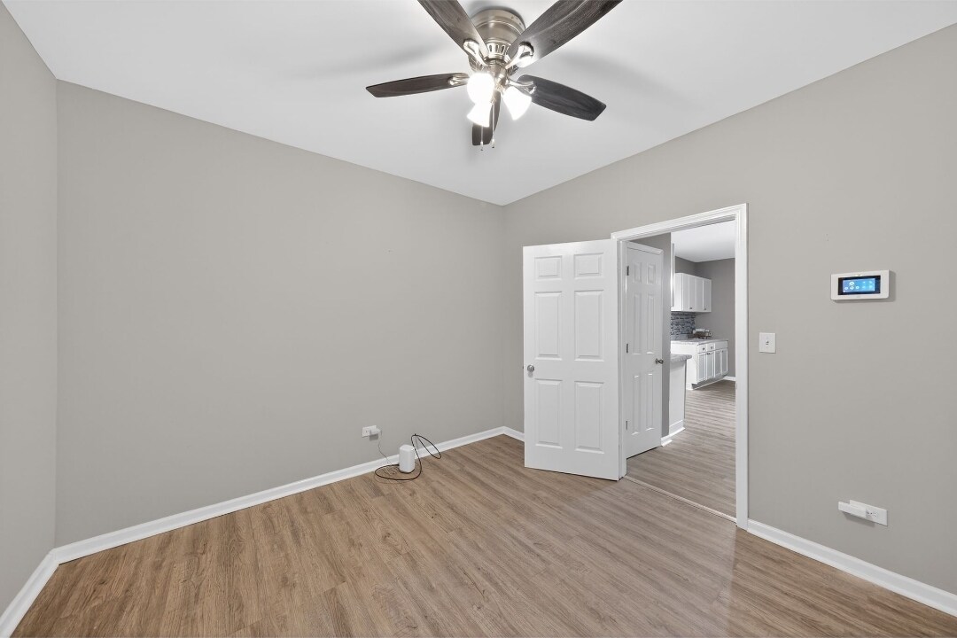 Building Photo - 8428 S Escanaba Ave