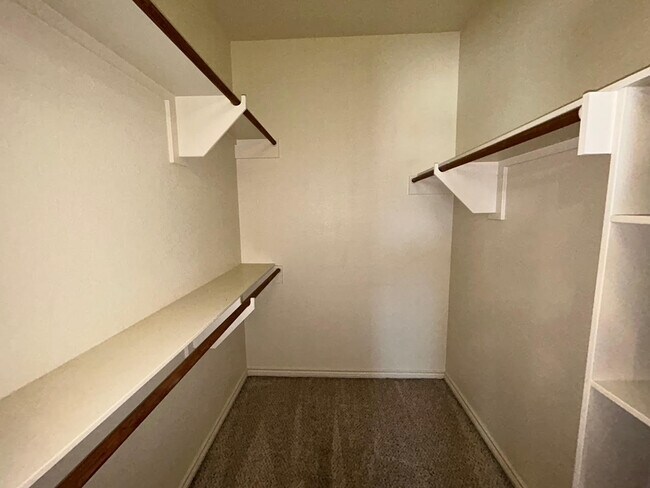 Building Photo - 405 Baby Bear Dr