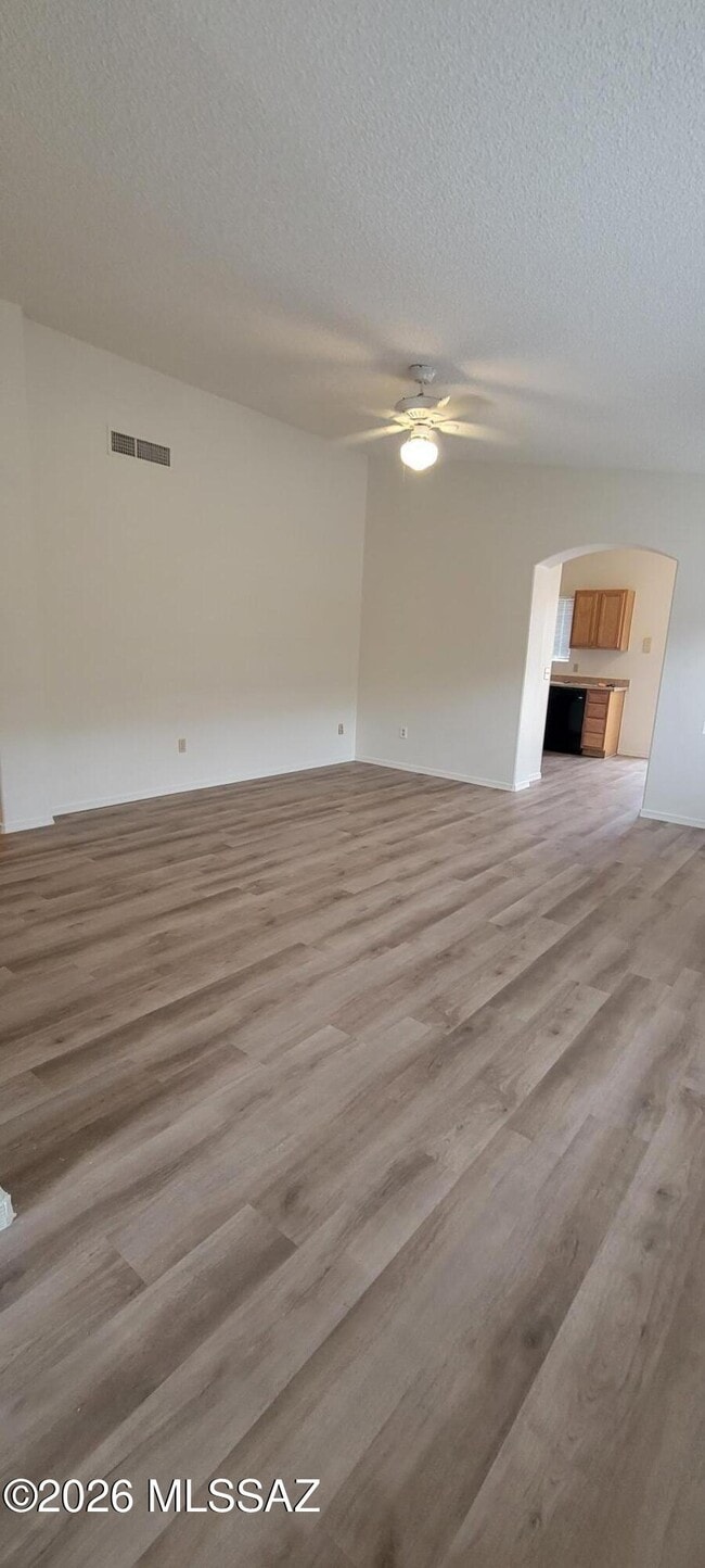 Building Photo - 6000 S Wood Crest Dr
