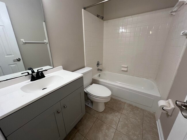 Building Photo - 2231 Treeo Ln