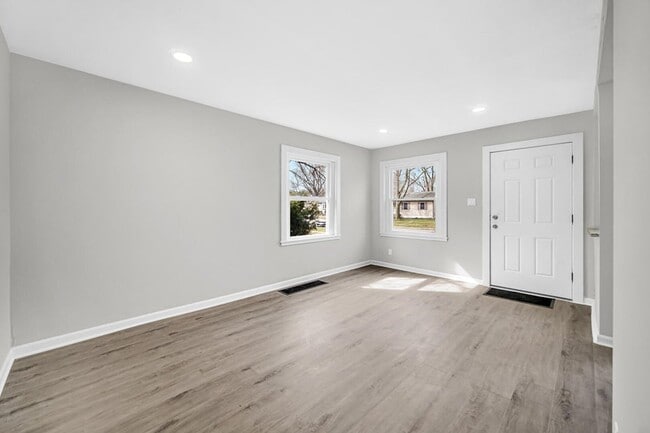 Building Photo - 735 Porter St