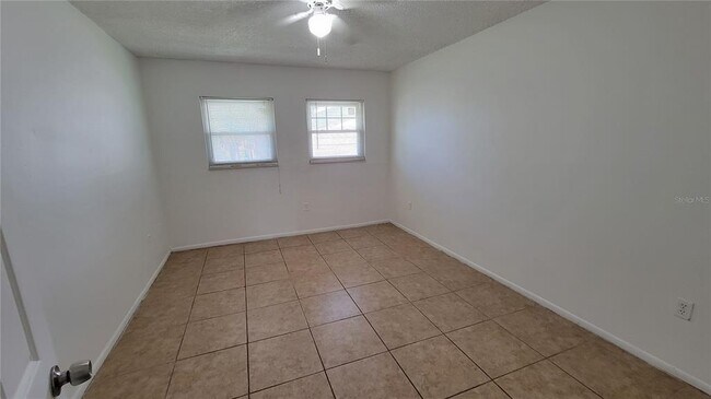 Building Photo - 826 Sky Lake Cir