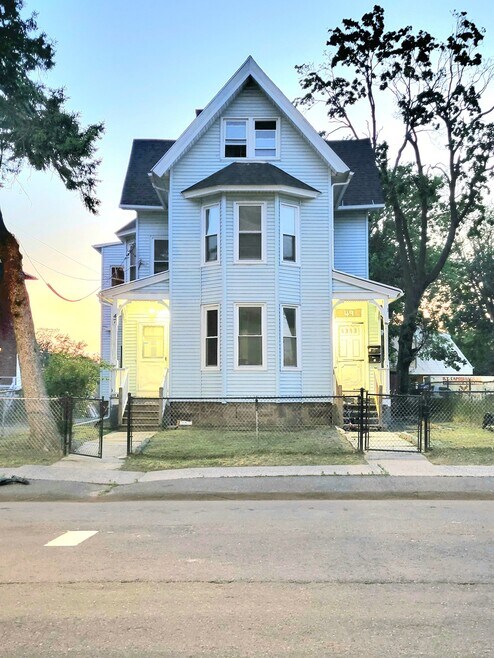 Building Photo - 47 Williams St