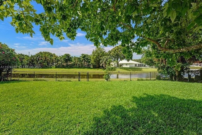 Building Photo - 4104 Larch Ave