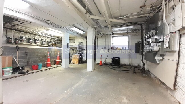 Building Photo - Full basement for commercial use/workspace