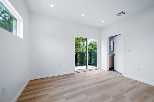 Building Photo - 1840 Stoner Ave