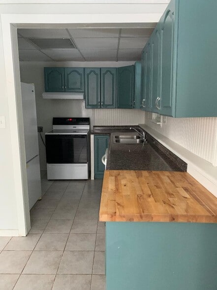 Kitchen - 67 E Creek Cir