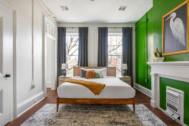 Building Photo - 715 St Charles Ave