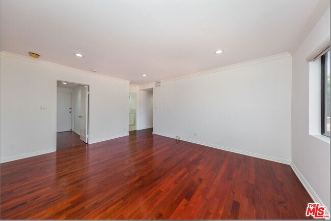 Building Photo - 144 N Hamilton Dr