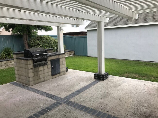 Building Photo - Beautiful 3bdrm/2ba in Mission Viejo!