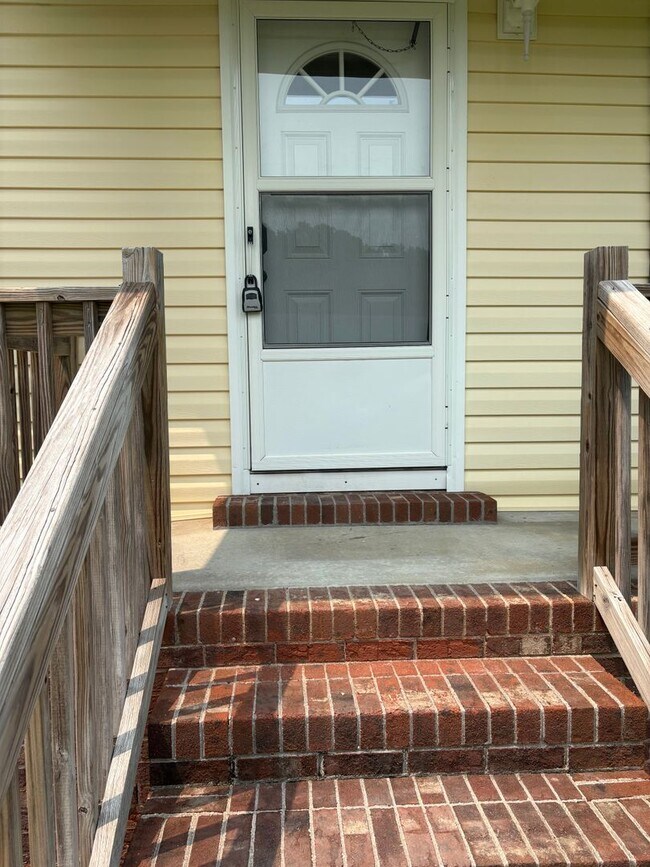 Building Photo - 124 Deerfield Ln