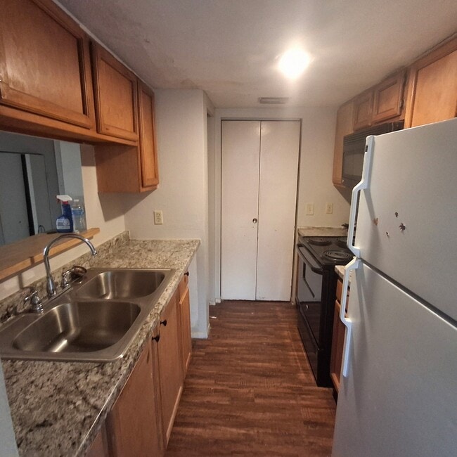 Building Photo - 3523 Tanglewilde St