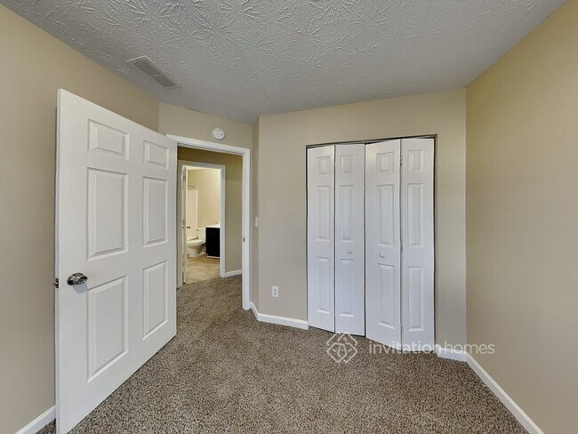 Building Photo - 2169 Silver Thorn Ct