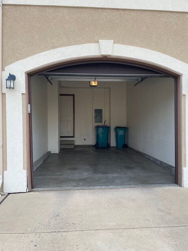 Building Photo - 3545 Big Ben Dr