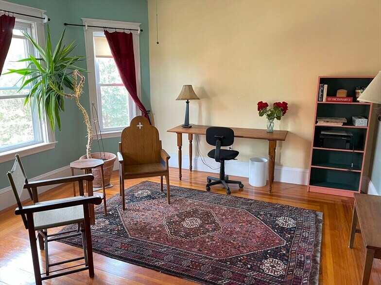 Primary Photo - 31 Thurston St