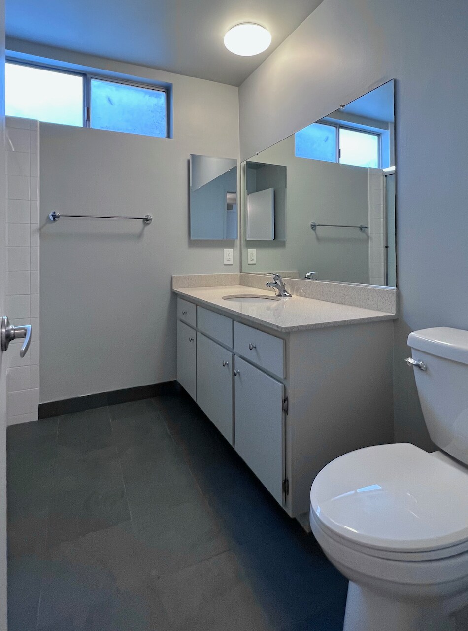 Building Photo - 11639 Chenault St