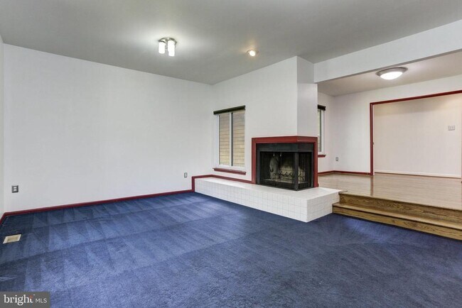 Building Photo - 10373 Currycomb Ct