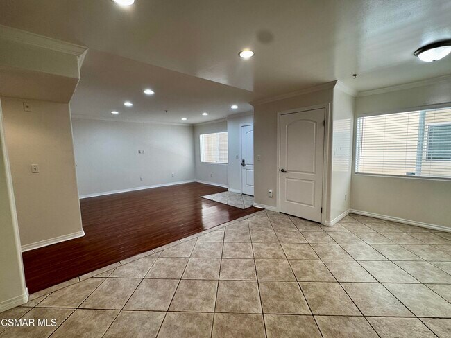 Building Photo - 13525 Vanowen St